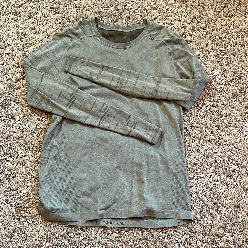 lululemon athletica Men's Long Sleeve Crew in Sage Green